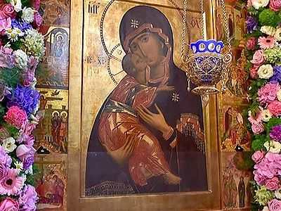 Открытка открытки в честь Владимирской иконы Божьей Матери - Икона Богоматери с Младенцем в цветах. | Красивая открытка #9