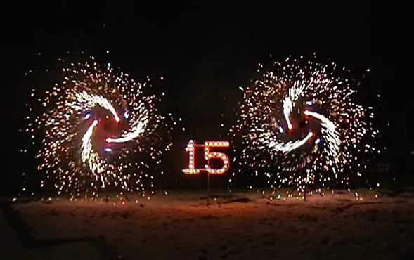 Открытка Открытки на 15 лет - Горящие цифры 15 на фоне искр | Красивая открытка #45