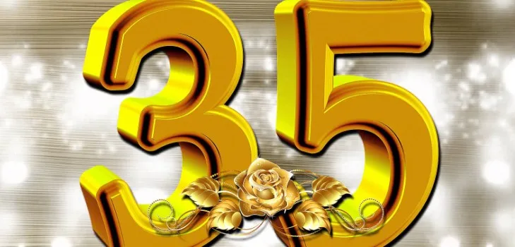 Открытка Открытки на 35 лет - Золотая открытка с цифрой 35 и розой | Красивая открытка #145