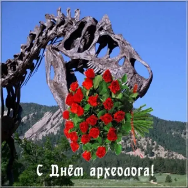 Открытка С днем археолога - Открытка с Днем археолога: статуя и цветы | Красивая открытка #44