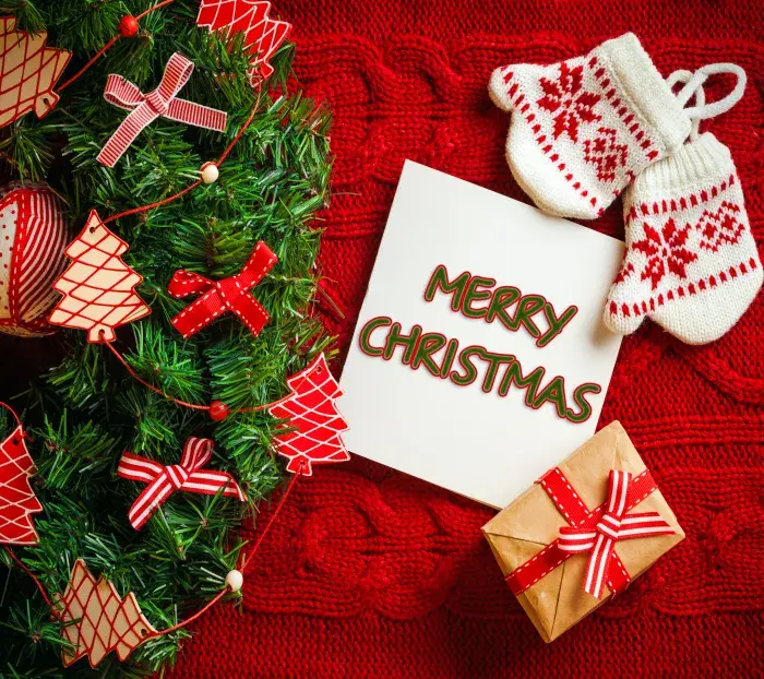 Открытка Merry Christmas - Открытка с Рождеством: елка, подарок, варежки | Красивая открытка #52