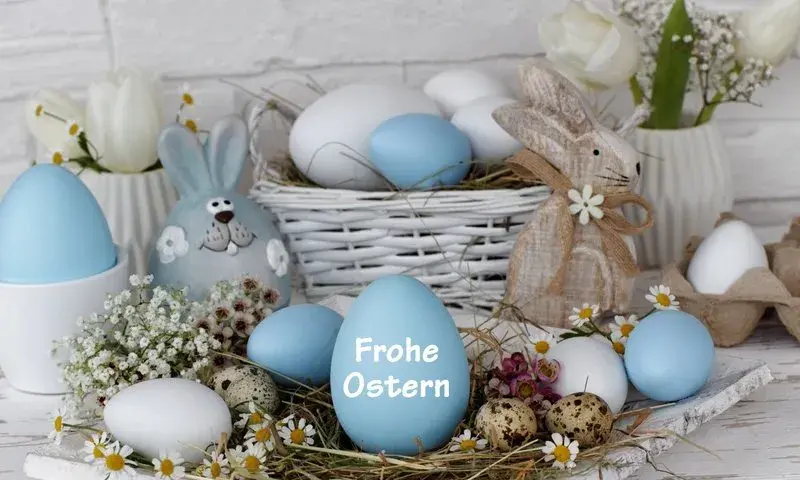 Открытка Пасха на немецком языке - С Днем Пасхи: милые пасхальные зайчики и цветы | Красивая открытка #5