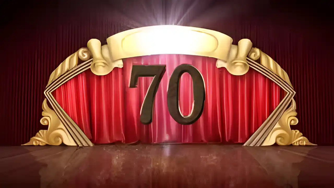 Открытка Открытки на 70 лет - Открытка "70 лет": Красная занавес и золото | Красивая открытка #63